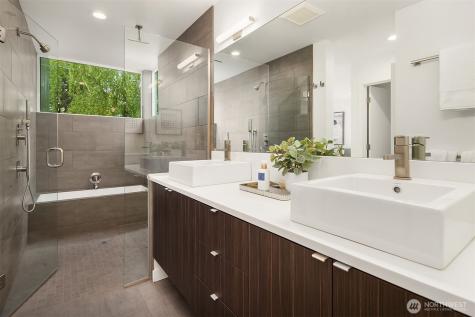 2418 6th Avenue W Seattle WA 98119