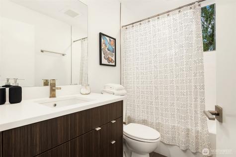 2418 6th Avenue W Seattle WA 98119