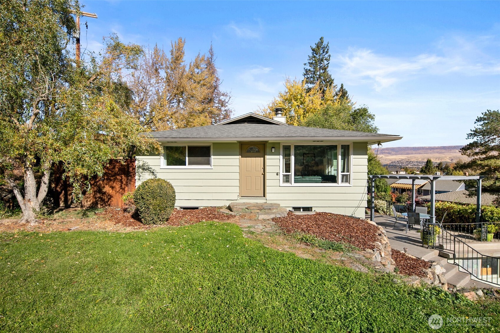 1216 Crawford Wenatchee WA 98801