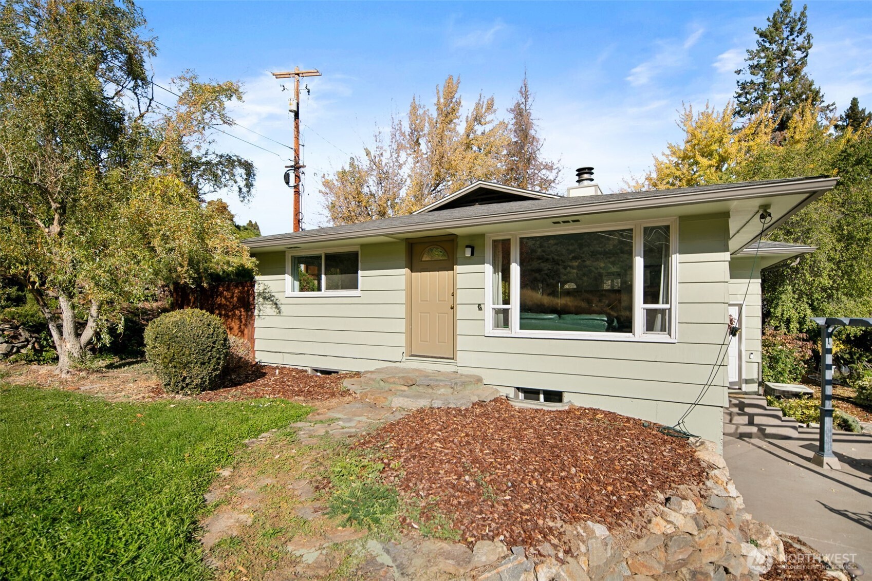 1216 Crawford Wenatchee WA 98801