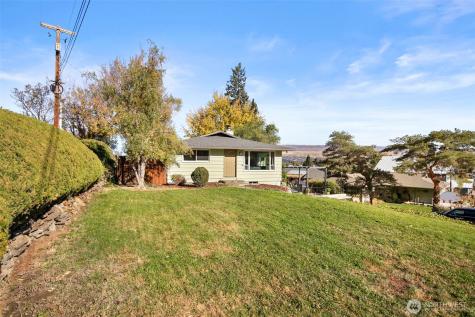 1216 Crawford Wenatchee WA 98801