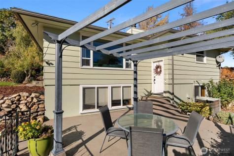 1216 Crawford Wenatchee WA 98801