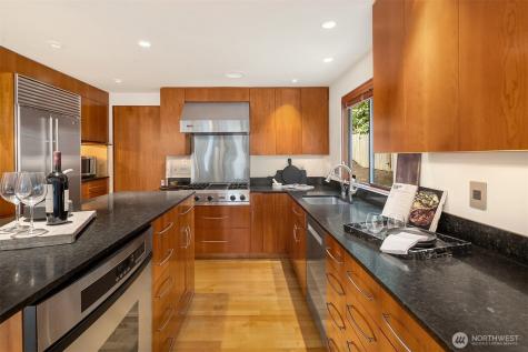 10020 NE 27th Street Bellevue WA 98004