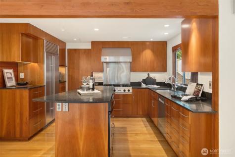 10020 NE 27th Street Bellevue WA 98004