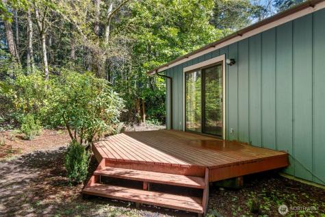 5496 NE Laura Loop Poulsbo WA 98370