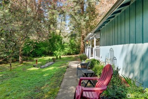 5496 NE Laura Loop Poulsbo WA 98370