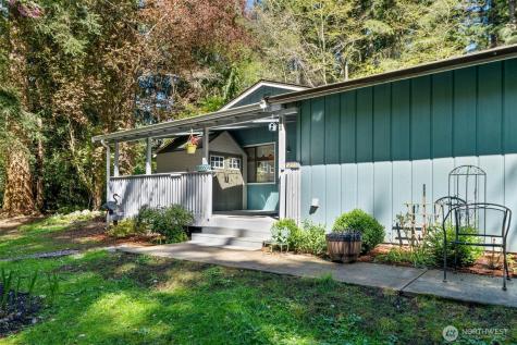 5496 NE Laura Loop Poulsbo WA 98370