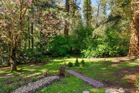 5496 NE Laura Loop Poulsbo WA 98370