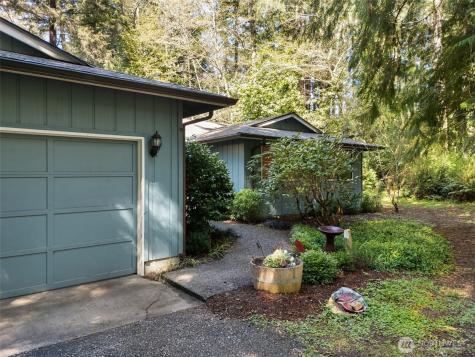 5496 NE Laura Loop Poulsbo WA 98370