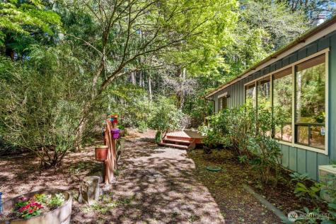 5496 NE Laura Loop Poulsbo WA 98370