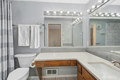 777 SE Lakeway Boulevard Port Orchard WA 98367