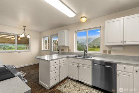 9950 North Road Leavenworth WA 98826