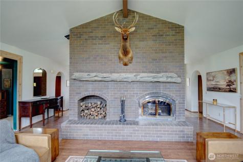 2259 Happy Valley Road Oak Harbor WA 98277
