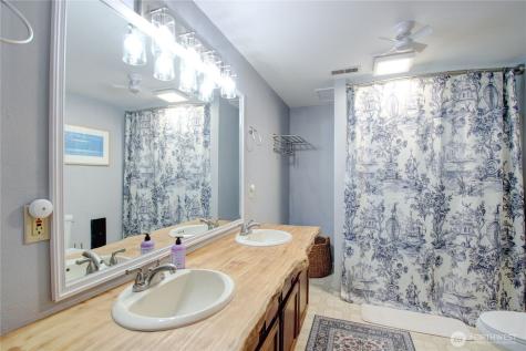 2259 Happy Valley Road Oak Harbor WA 98277