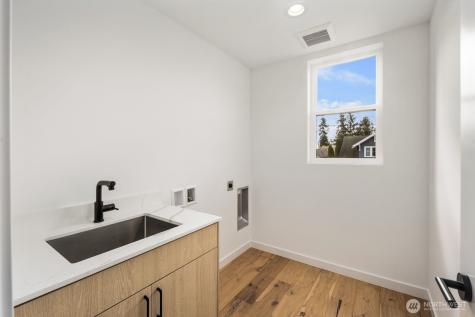 520 N 102nd Street Seattle WA 98133