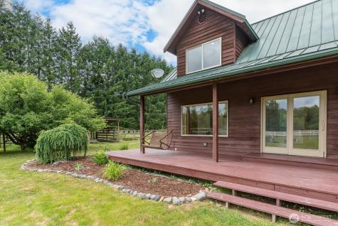 6373 Eastwood Road Deming WA 98244