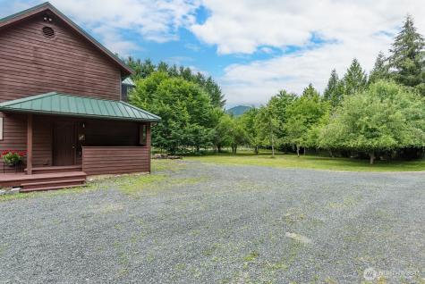 6373 Eastwood Road Deming WA 98244