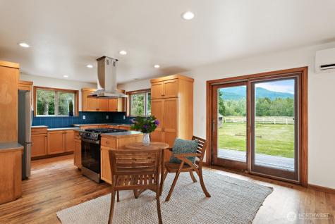 6373 Eastwood Road Deming WA 98244
