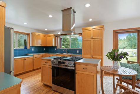 6373 Eastwood Road Deming WA 98244