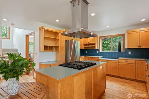 6373 Eastwood Road Deming WA 98244