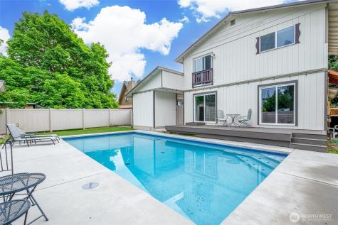 208 West Leavenworth WA 98826