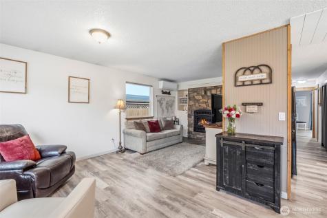 208 West Leavenworth WA 98826