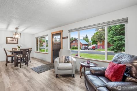 208 West Leavenworth WA 98826