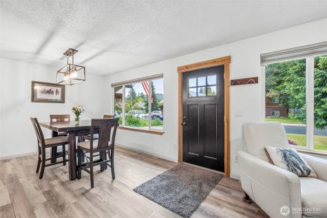 208 West Leavenworth WA 98826