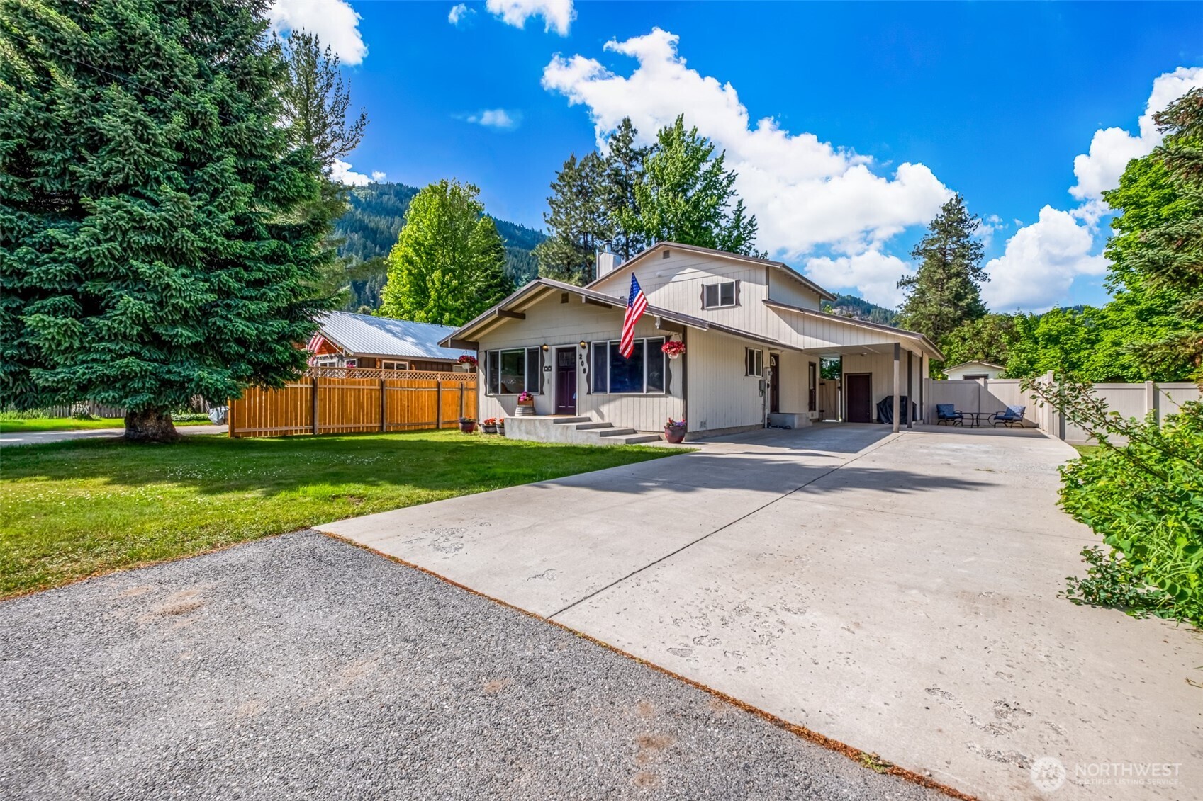 208 West Leavenworth WA 98826