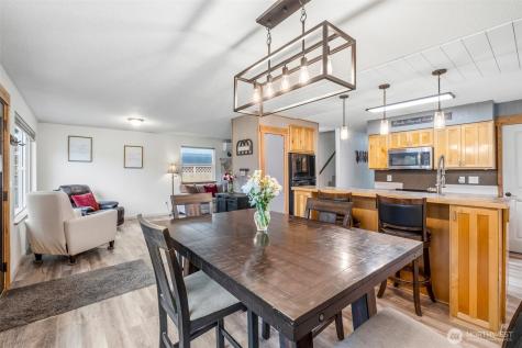 208 West Leavenworth WA 98826