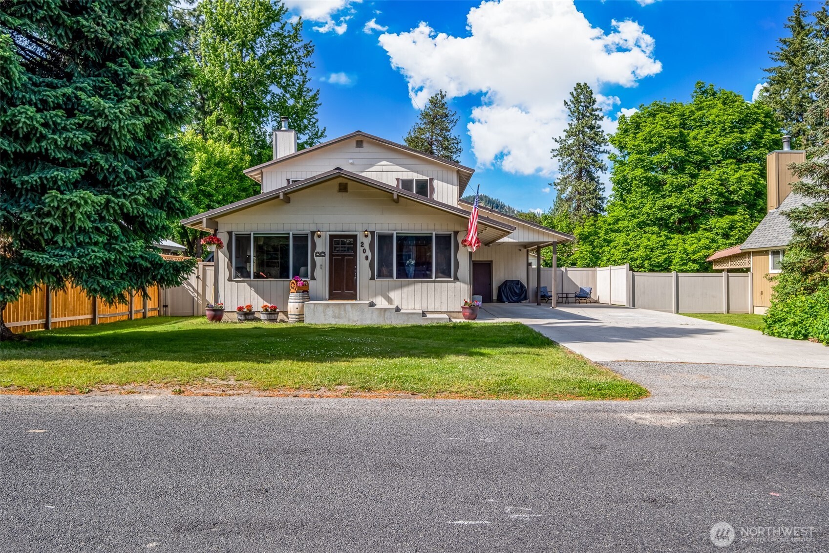208 West Leavenworth WA 98826