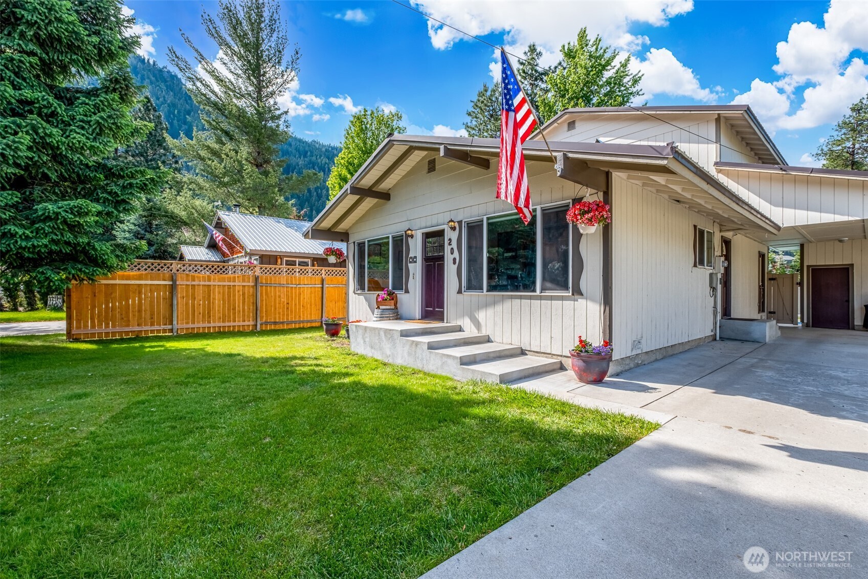 208 West Leavenworth WA 98826