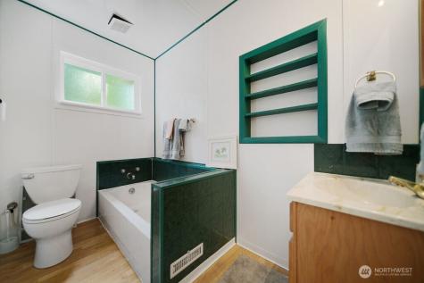 17198 Viking Way NW Poulsbo WA 98370