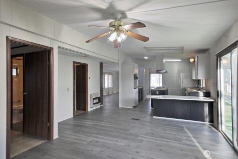 225 NE Ernst Street Oak Harbor WA 98277
