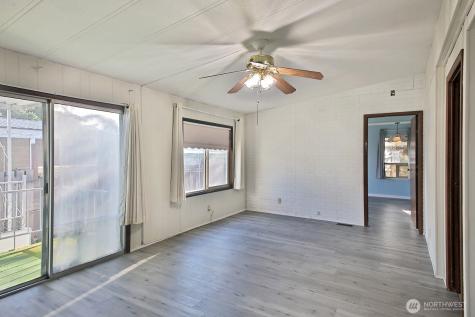 225 NE Ernst Street Oak Harbor WA 98277