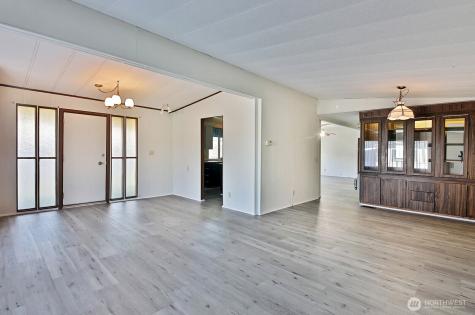 225 NE Ernst Street Oak Harbor WA 98277