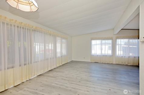 225 NE Ernst Street Oak Harbor WA 98277