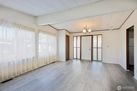 225 NE Ernst Street Oak Harbor WA 98277