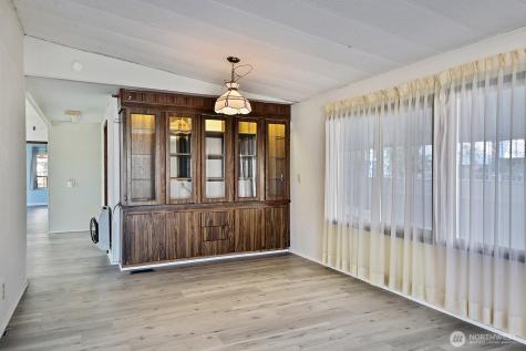 225 NE Ernst Street Oak Harbor WA 98277