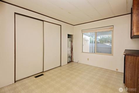 225 NE Ernst Street Oak Harbor WA 98277