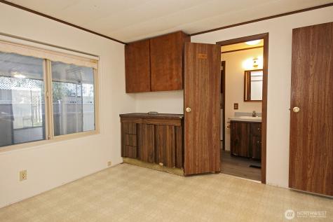 225 NE Ernst Street Oak Harbor WA 98277