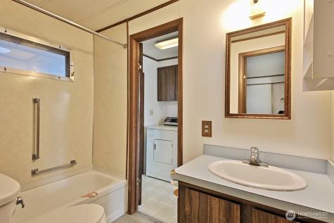 225 NE Ernst Street Oak Harbor WA 98277