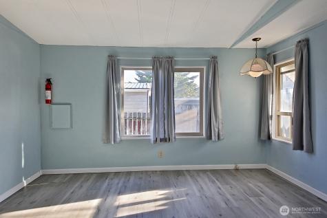 225 NE Ernst Street Oak Harbor WA 98277