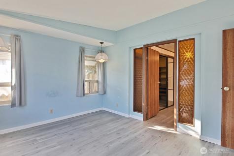 225 NE Ernst Street Oak Harbor WA 98277
