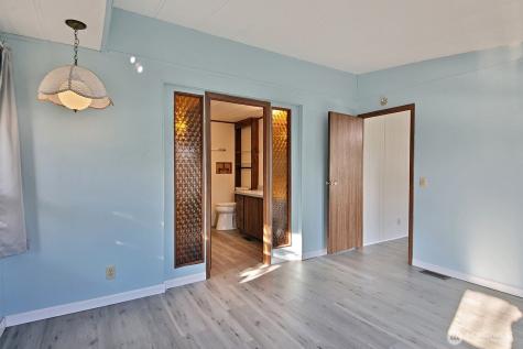 225 NE Ernst Street Oak Harbor WA 98277