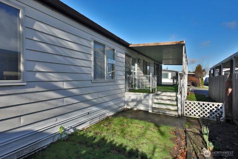 225 NE Ernst Street Oak Harbor WA 98277