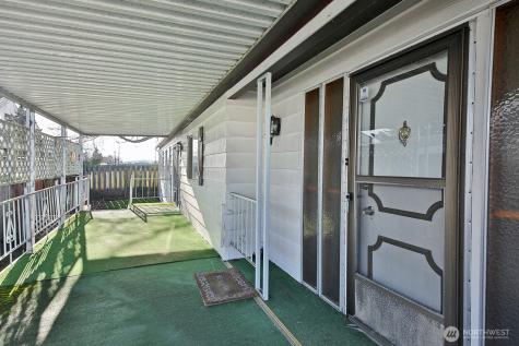 225 NE Ernst Street Oak Harbor WA 98277