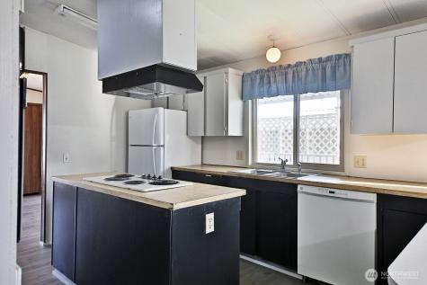 225 NE Ernst Street Oak Harbor WA 98277