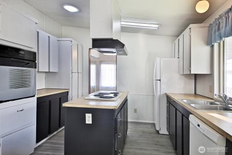 225 NE Ernst Street Oak Harbor WA 98277