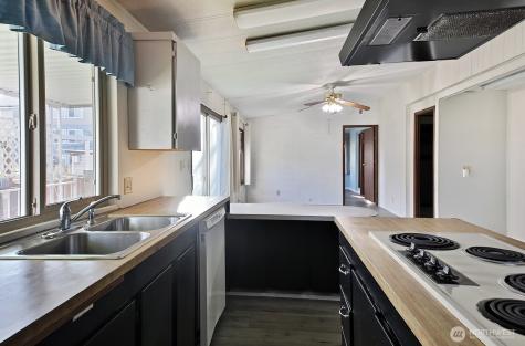 225 NE Ernst Street Oak Harbor WA 98277